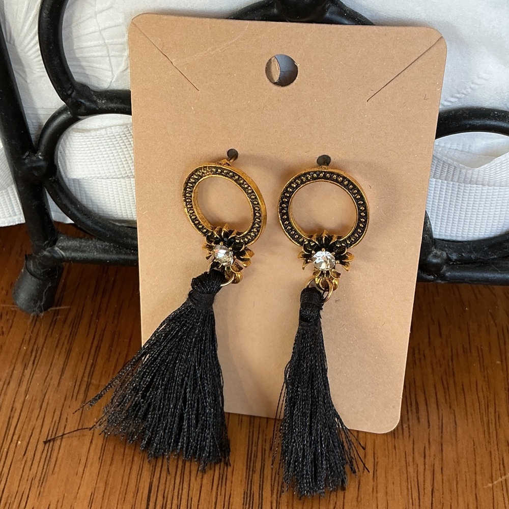 🎩Hand Crafted Black and Gold Tassel Earrings🎩